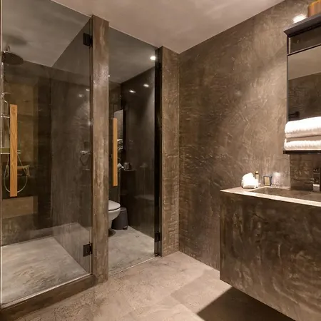 Well & Maceira (Lisbon)