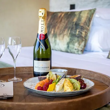 Well & Maceira (Lisbon)