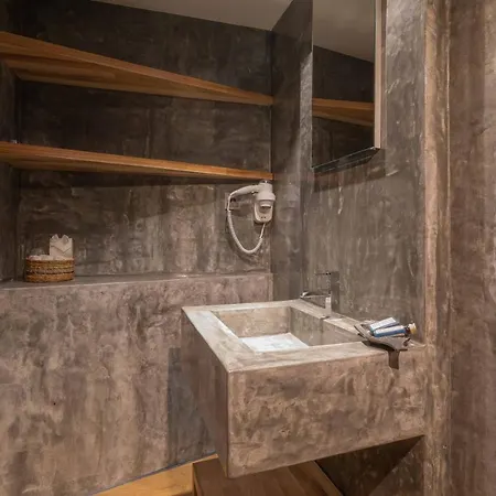 Well & Maceira (Lisbon)